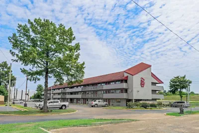 Photo 2 - Red Roof Inn Jackson Downtown - Fairgrounds