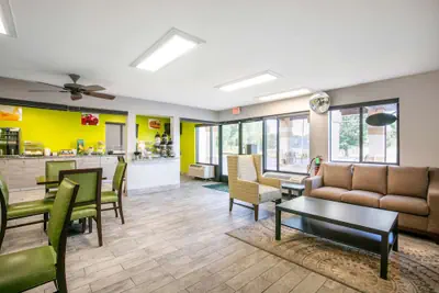 Photo 4 - Quality Inn & Suites Metropolis I-24