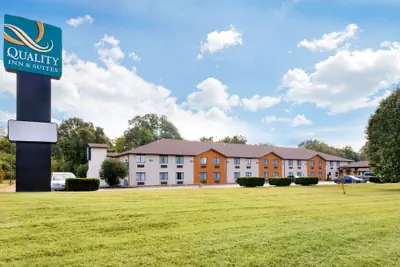 Photo 2 - Quality Inn & Suites Metropolis I-24