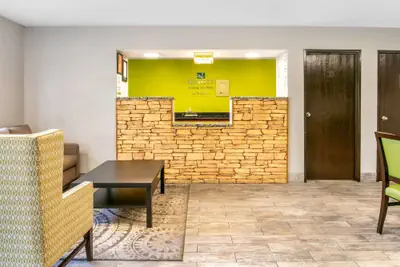 Photo 5 - Quality Inn & Suites Metropolis I-24