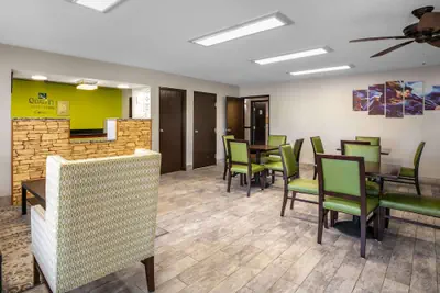 Photo 3 - Quality Inn & Suites Metropolis I-24