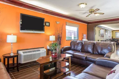 Photo 3 - Quality Inn & Suites Macon North