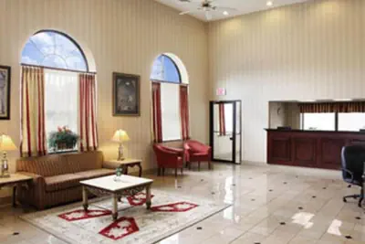 Photo 3 - Days Inn & Suites by Wyndham Columbia Airport
