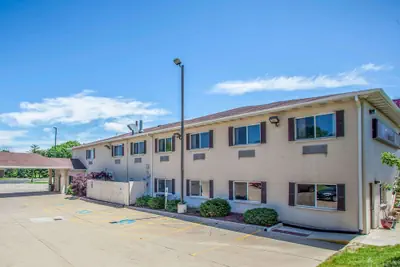 Photo 2 - Comfort Suites Peoria I-74