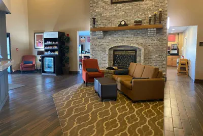 Photo 4 - Comfort Suites Peoria I-74