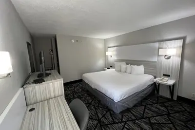 Photo 3 - Baymont by Wyndham Peoria