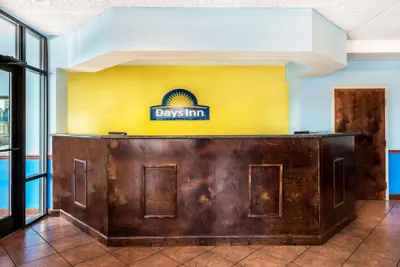 Photo 3 - Days Inn by Wyndham Richmond Hill/Savannah