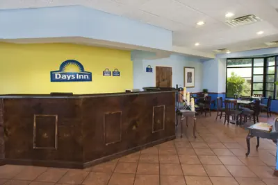 Photo 4 - Days Inn by Wyndham Richmond Hill/Savannah