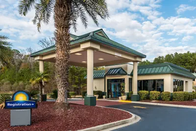 Photo 2 - Days Inn by Wyndham Richmond Hill/Savannah