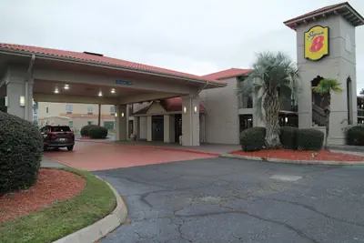 Photo 2 - Super 8 by Wyndham Savannah