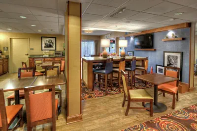 Photo 2 - Hampton Inn Jonesville Elkin