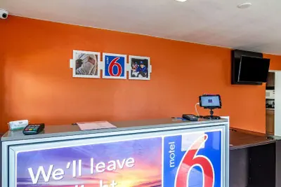 Photo 2 - Motel 6 Brunswick, GA