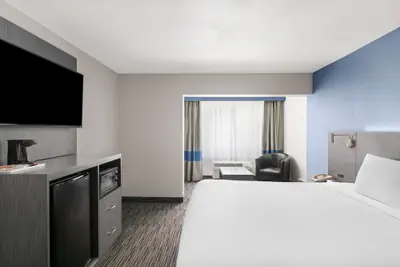 Photo 5 - Travelodge Inn & Suites by Wyndham Anaheim on Disneyland Dr