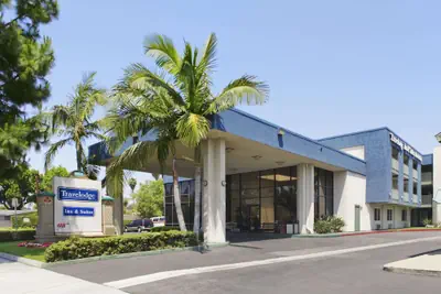 Photo 2 - Travelodge Inn & Suites by Wyndham Anaheim on Disneyland Dr