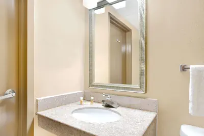 Photo 5 - Days Inn by Wyndham Newport News City Center Oyster Point