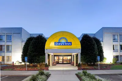 Photo 2 - Days Inn by Wyndham Newport News City Center Oyster Point