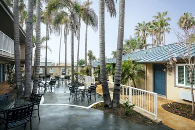 Photo 2 - PB Surf Beachside Inn