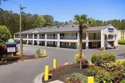 Photo 2 - Days Inn by Wyndham Acworth