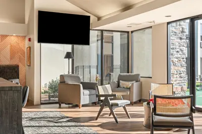 Photo 3 - Best Western Courtview Hotel