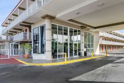 Photo 2 - Rodeway Inn Clearwater - Largo