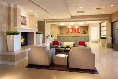 Photo 3 - Radisson Hotel Phoenix Airport