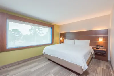 Photo 4 - Holiday Inn Express & Suites Bradenton West by IHG