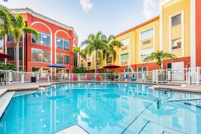 Photo 2 - Holiday Inn Express & Suites Bradenton West by IHG