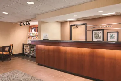 Photo 3 - Hampton Inn Des Moines-Airport