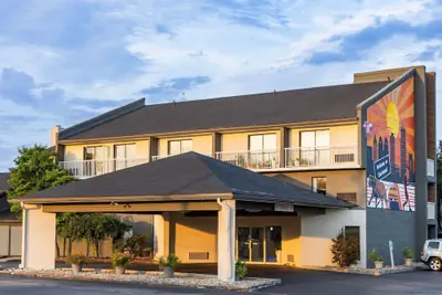 Photo 2 - Days Inn by Wyndham Cincinnati East