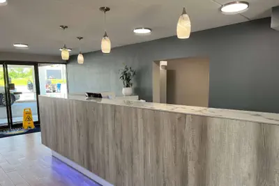 Photo 3 - Days Inn by Wyndham Cincinnati East