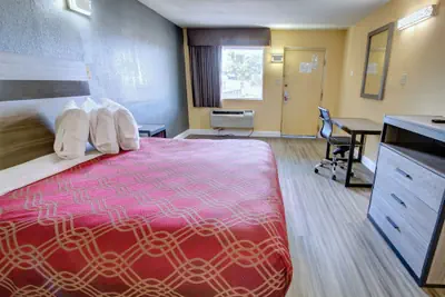 Photo 5 - Econo Lodge at Military Circle