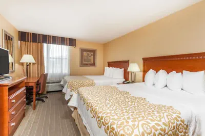 Photo 5 - Days Inn by Wyndham Windsor Locks / Bradley Intl Airport