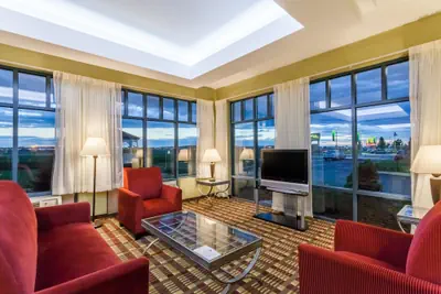 Photo 3 - Days Inn by Wyndham Windsor Locks / Bradley Intl Airport