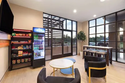 Photo 3 - Ramada by Wyndham Bainbridge