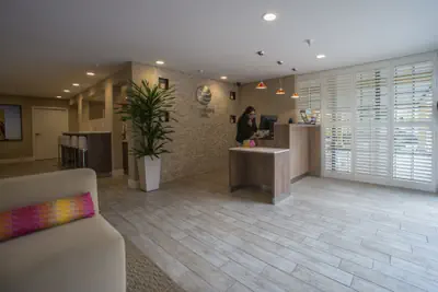 Photo 4 - Comfort Inn Santa Cruz North