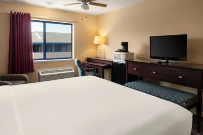Photo 5 - Bay Breeze Inn