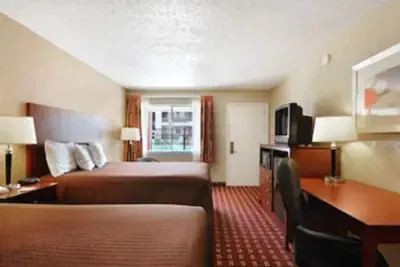 Photo 5 - Super 8 by Wyndham Kerrville TX