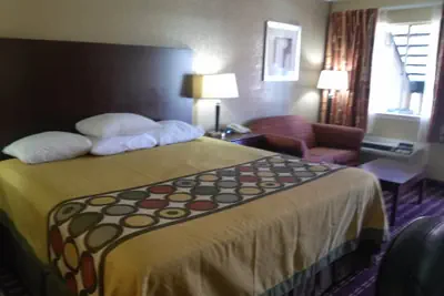 Photo 3 - Super 8 by Wyndham Kerrville TX
