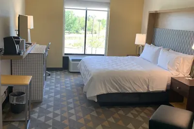 Photo 3 - Holiday Inn Baton Rouge-South by IHG