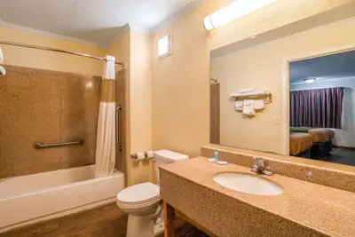 Photo 5 - Rodeway Inn & Suites Fort Jackson