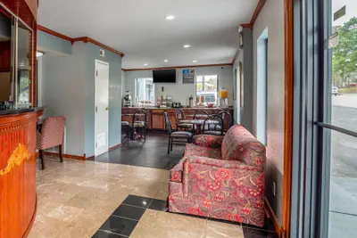 Photo 4 - Rodeway Inn & Suites Fort Jackson