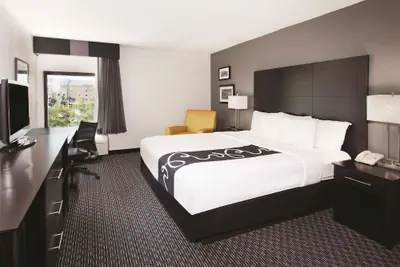 Photo 2 - La Quinta Inn & Suites by Wyndham Charleston Riverview