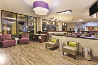 Photo 3 - La Quinta Inn & Suites by Wyndham Charleston Riverview