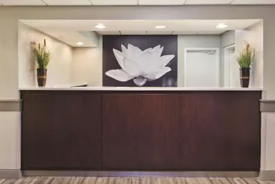 Photo 5 - La Quinta Inn & Suites by Wyndham Charleston Riverview