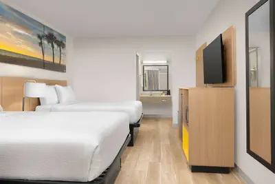 Photo 4 - Days Inn by Wyndham Lake City I-75