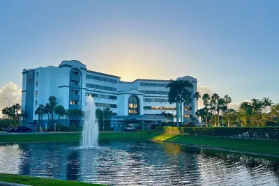 Photo 2 - DoubleTree by Hilton Hotel West Palm Beach Airport