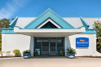 Photo 2 - Baymont by Wyndham Intl Speedway/I-95/Daytona Beach