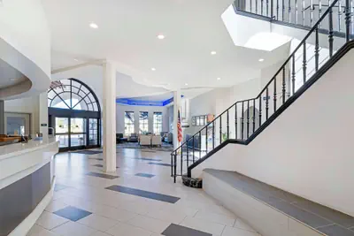 Photo 4 - Best Western Posada Royale Hotel & Suites