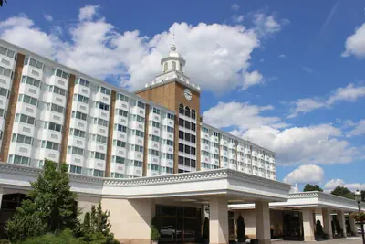 Photo 2 - The Garden City Hotel