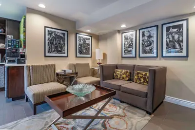 Photo 4 - Best Western Carmel's Town House Lodge